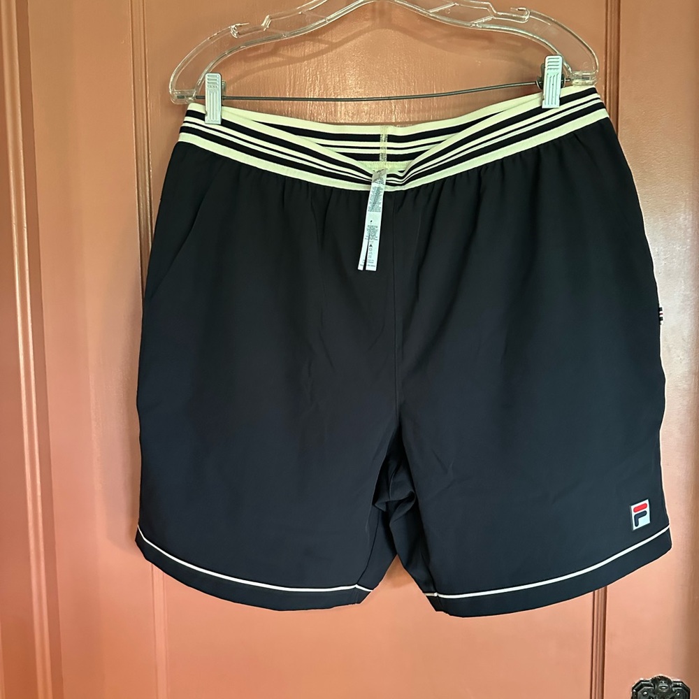 Men’s Fila tennis shorts/ L / side pockets